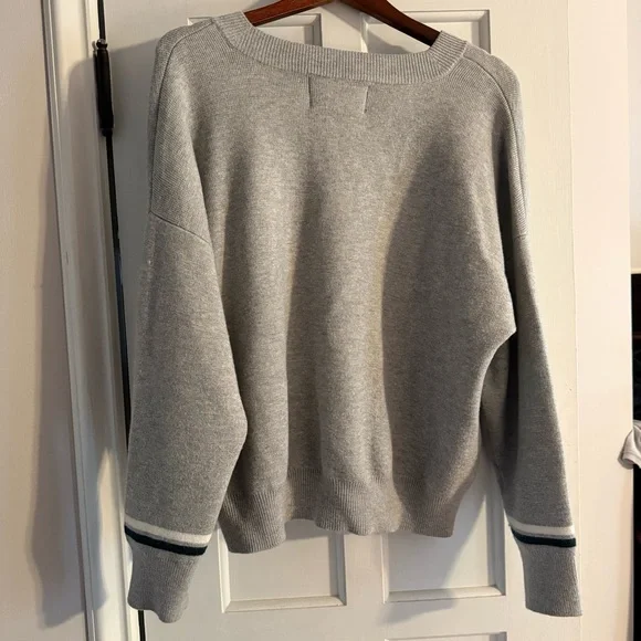 Abercrombie & Fitch Gray V-Neck Sweater with Eagles Design - Picture 2 of 7